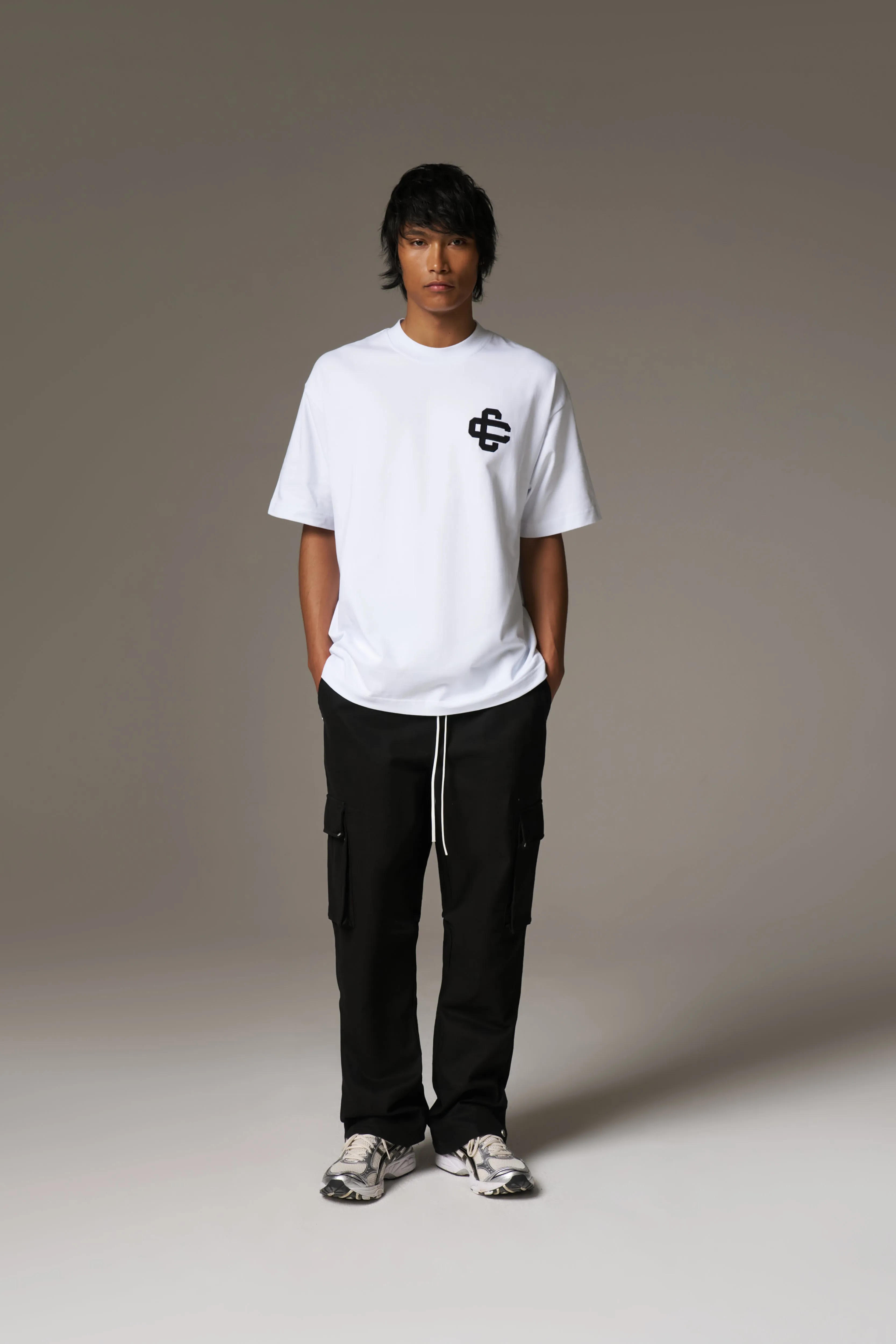 APPLIQUE EMBLEM T-SHIRT - WHITE