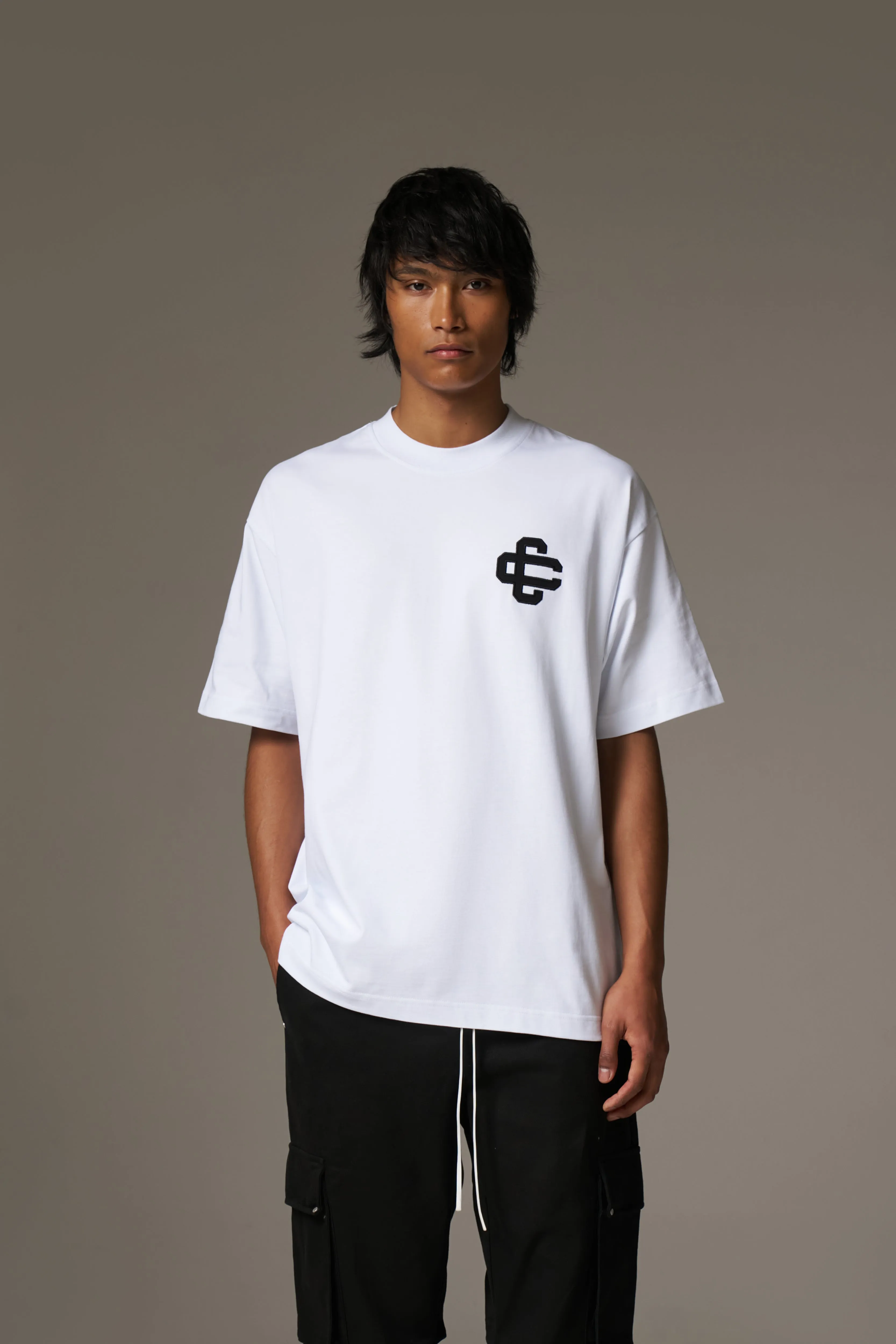 APPLIQUE EMBLEM T-SHIRT - WHITE