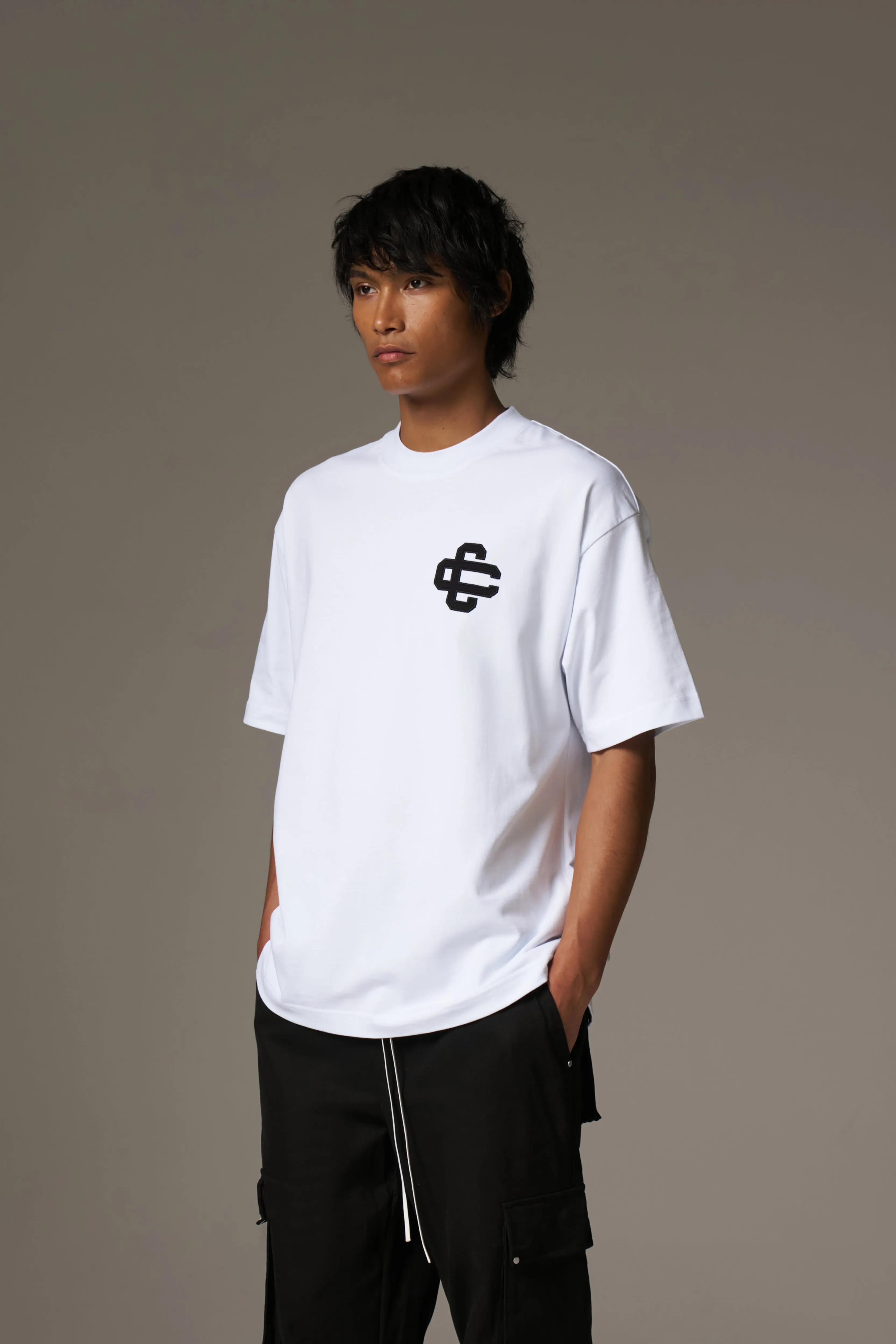 APPLIQUE EMBLEM T-SHIRT - WHITE