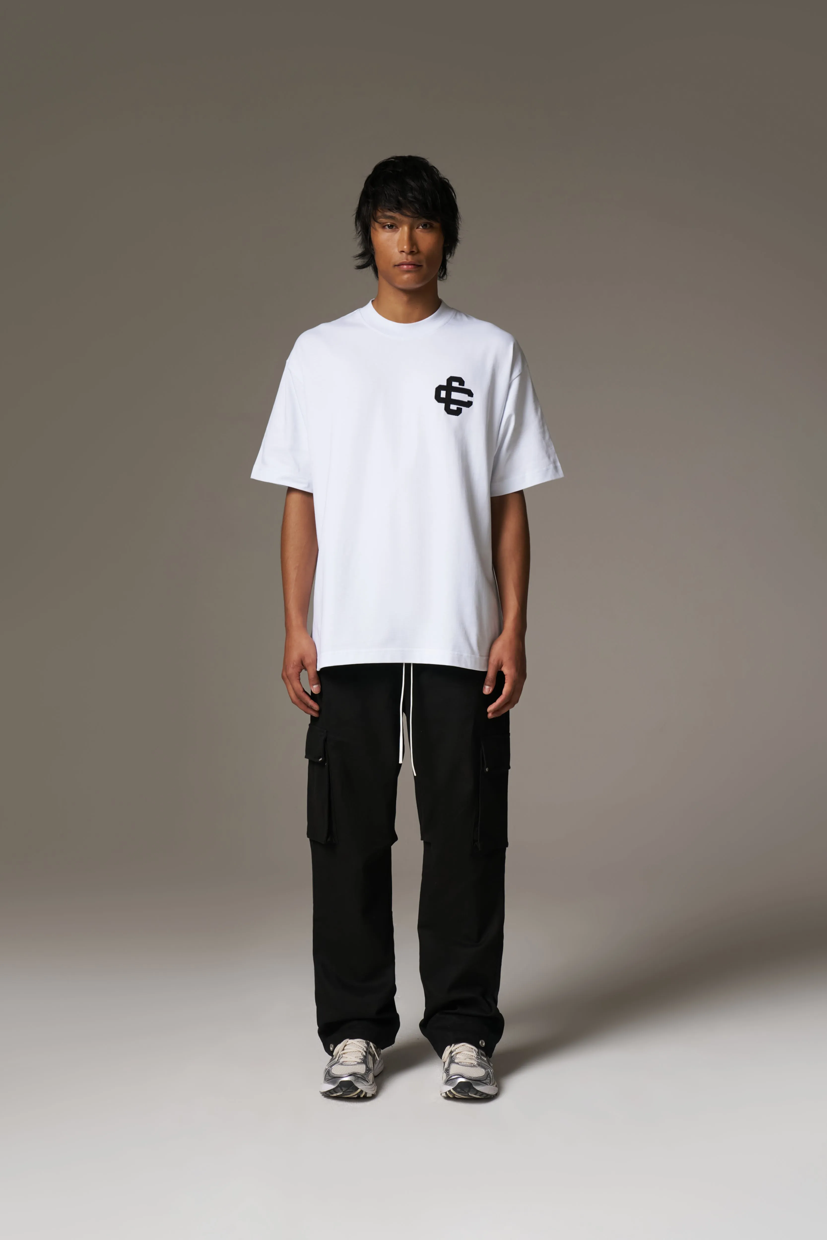 APPLIQUE EMBLEM T-SHIRT - WHITE