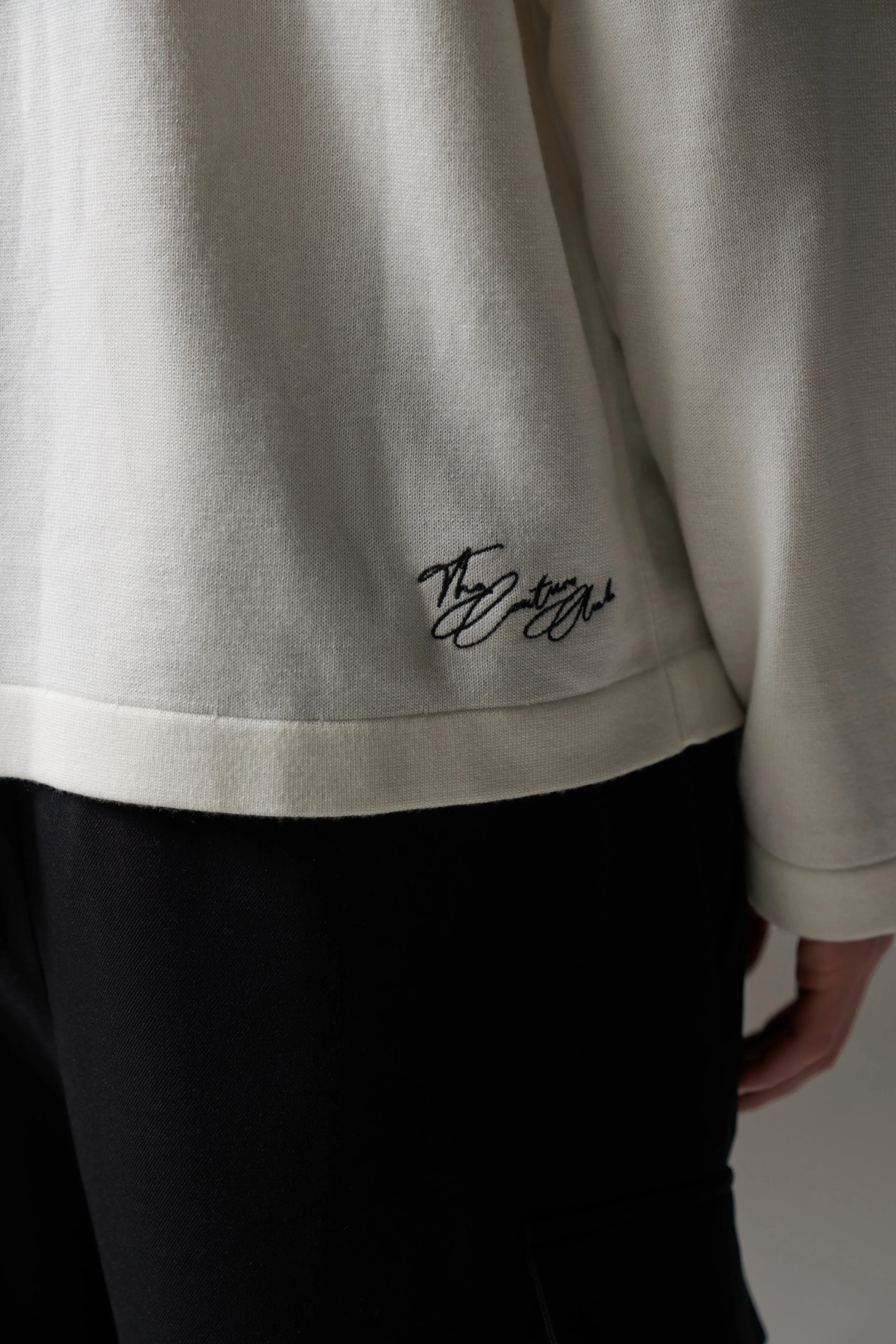 FINE GAUGE KNIT LONG SLEEVE T-SHIRT - OFF WHITE