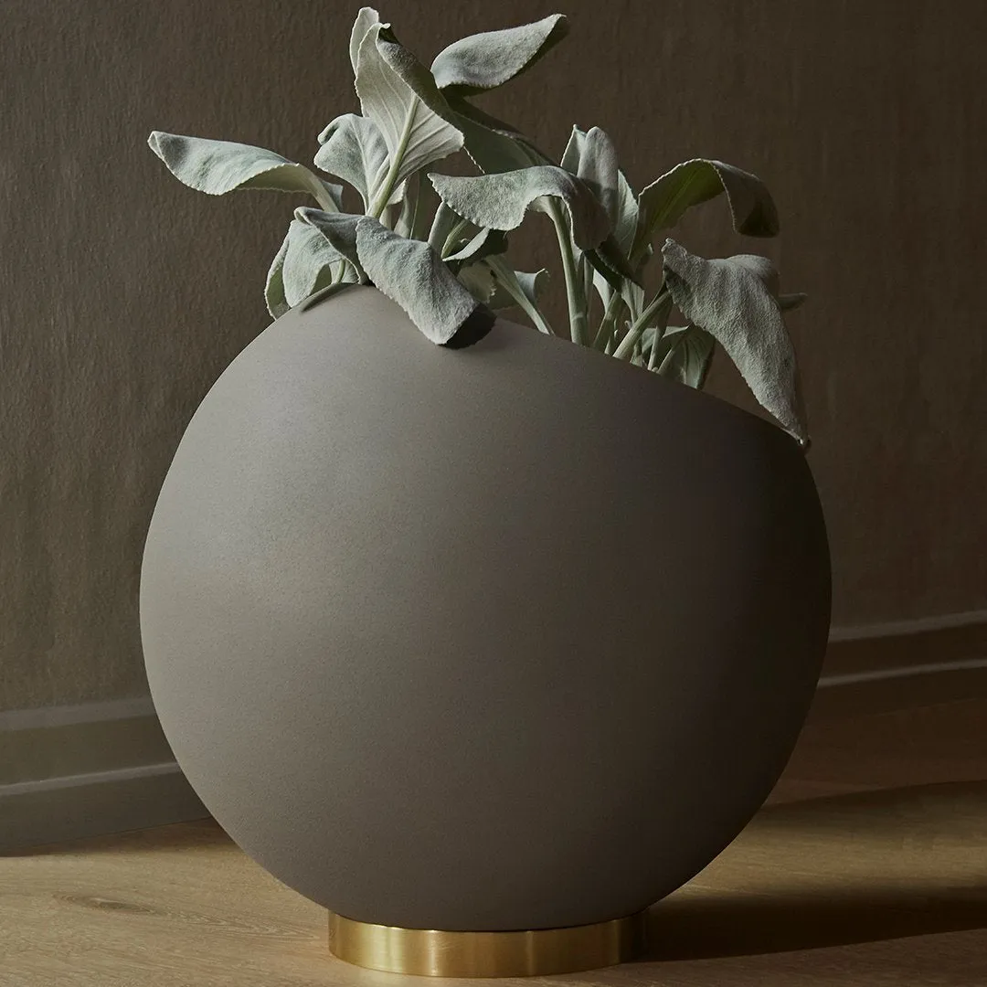 Globe Flowerpot (Order Quantity: 1)
