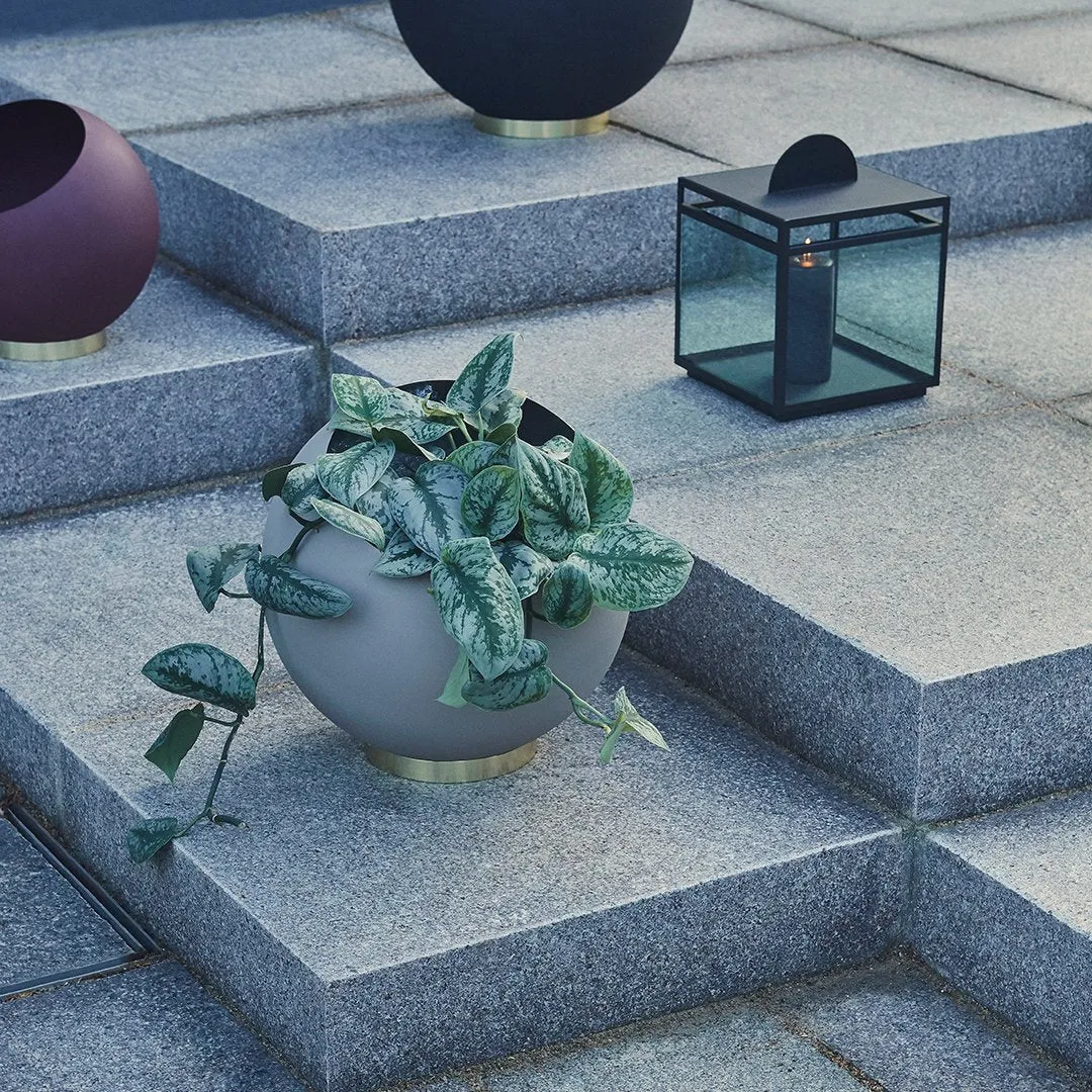 Globe Flowerpot (Order Quantity: 1)
