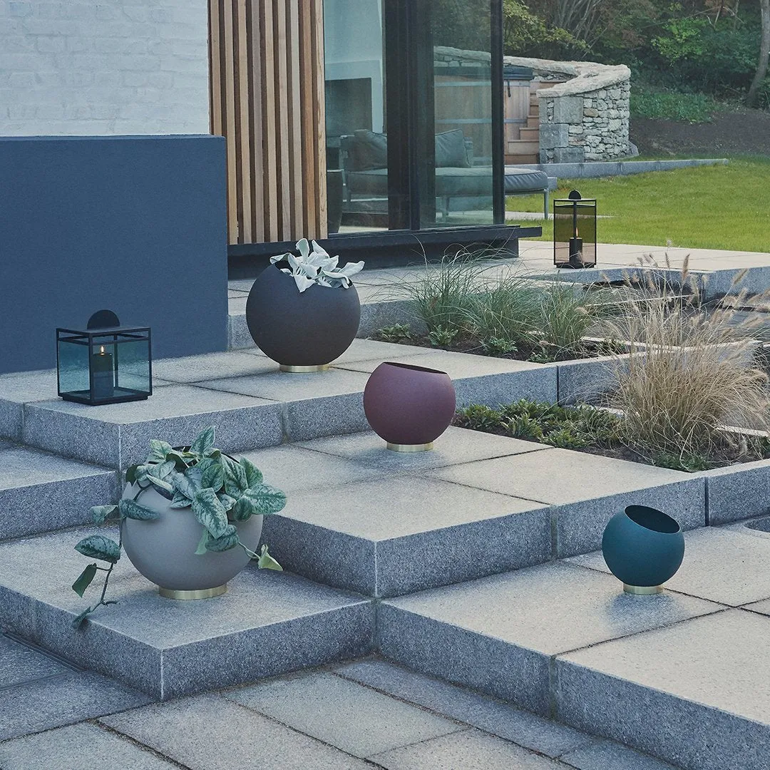 Globe Flowerpot (Order Quantity: 1)