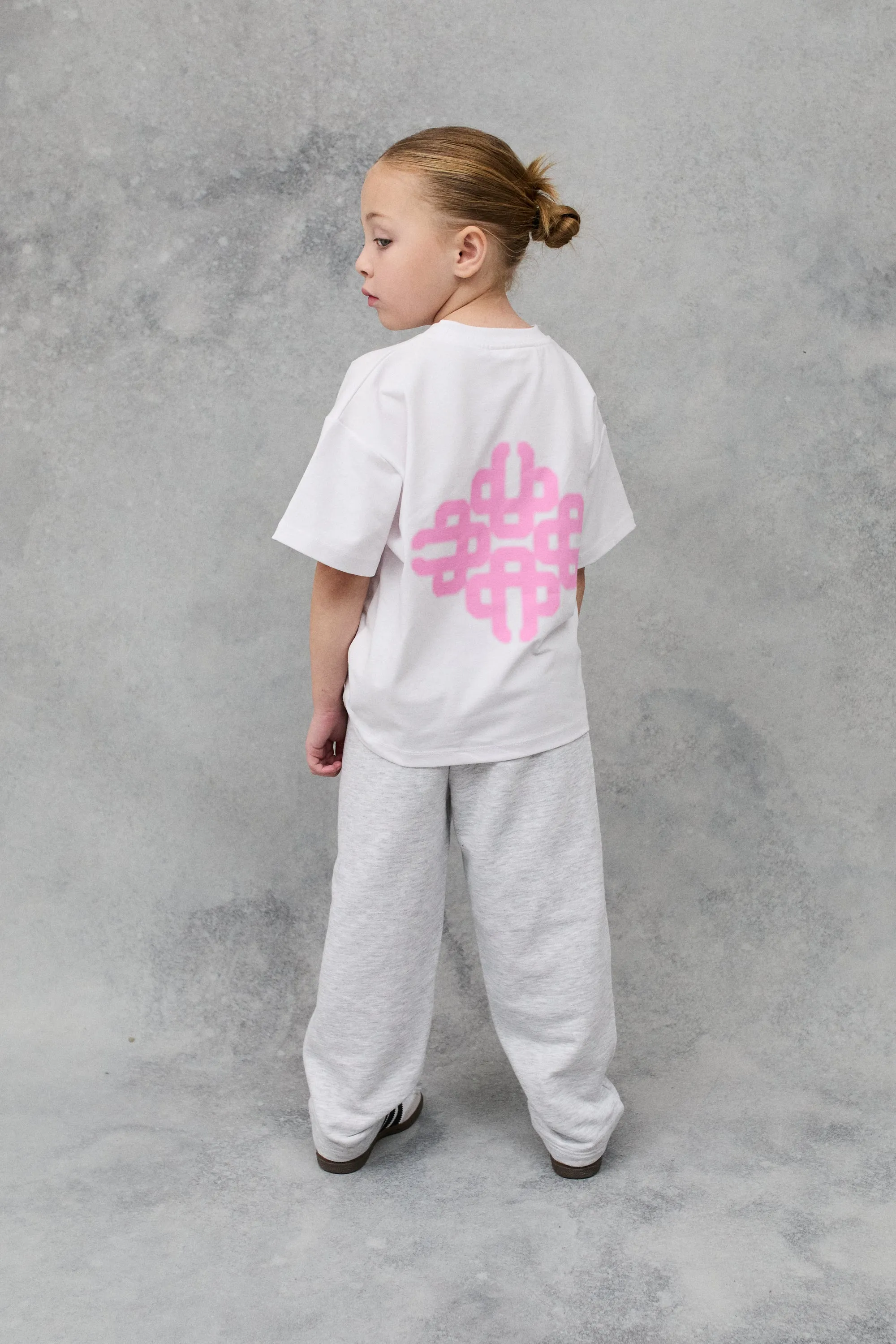 KIDS BLURRED GRAPHIC EMBLEM T-SHIRT - WHITE/PINK