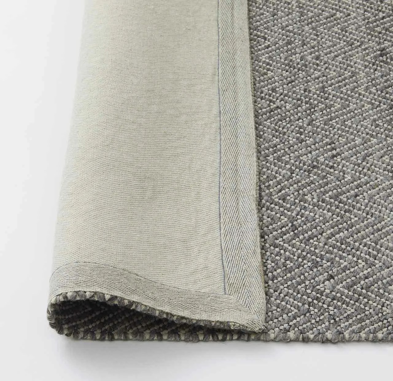Matterhorn Rug - Tar 200cm x 300cm