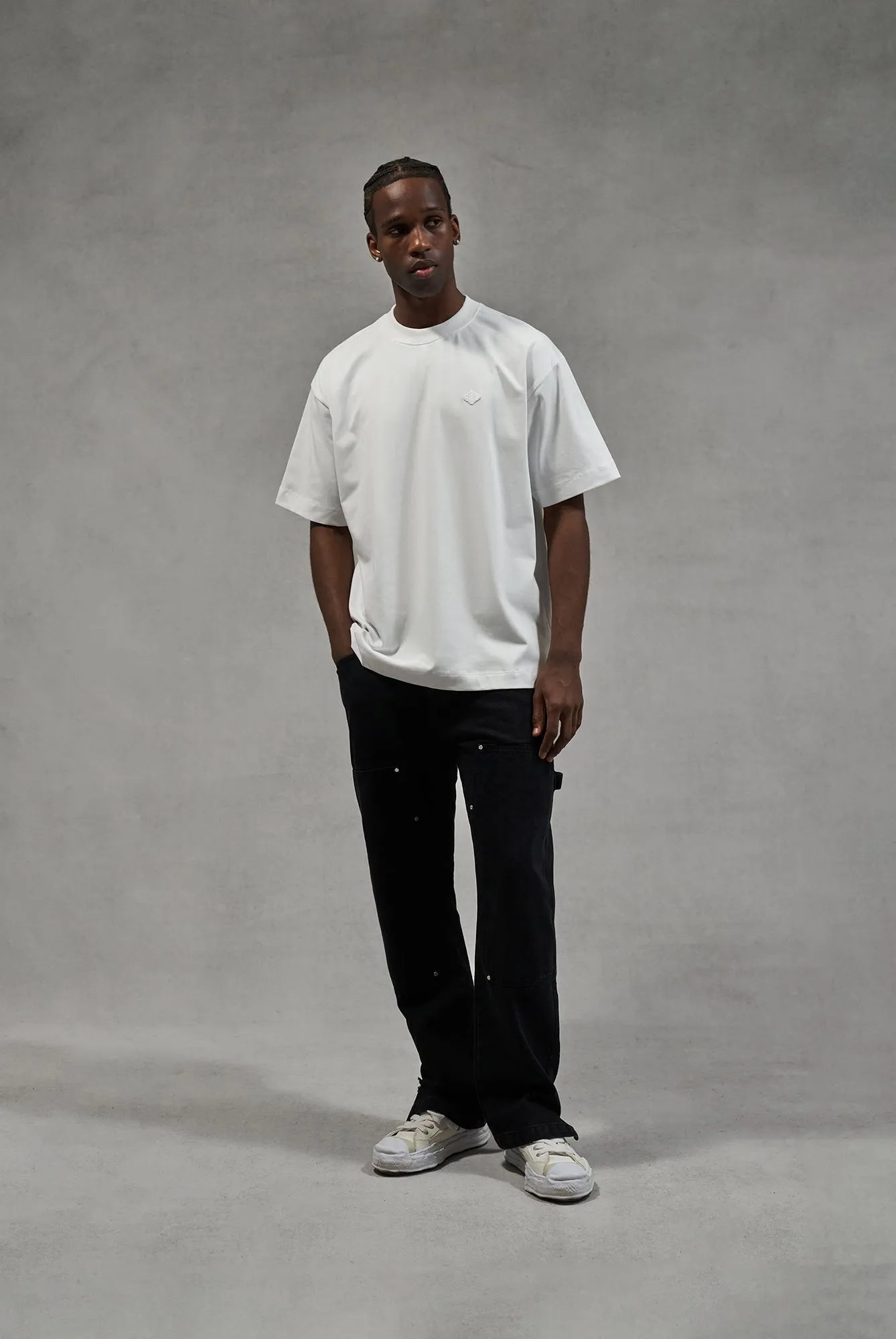TONAL EMBLEM RELAXED T-SHIRT - WHITE