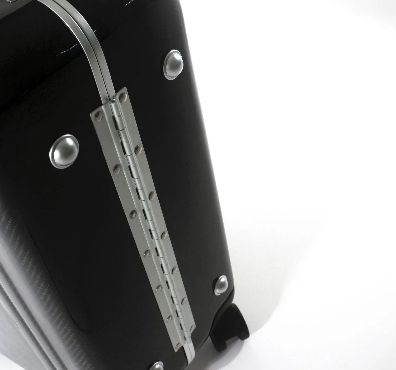 ZERO Halliburton Carbon Fiber Carry-On 4-Wheel Spinner Travel Case